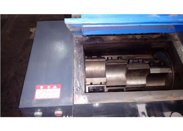 O poder plástico automático da máquina 15KW do triturador personalizou a tensão 450 - 800kg/H